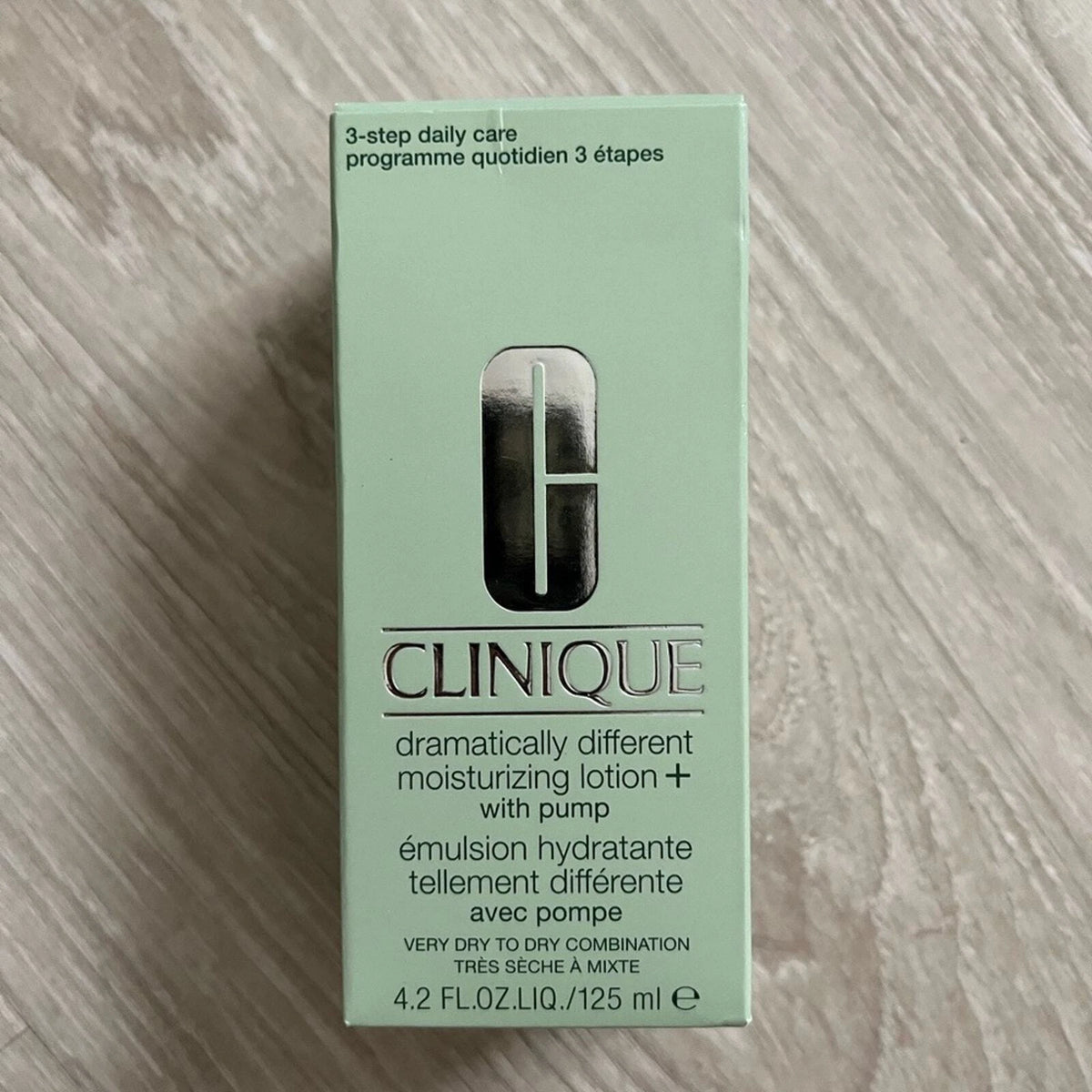 Clinique Dramatically Different Moisturizing Lotion+ 4.2 oz / 125ml – Daily Face Moisturizer for Dry & Combination Skin